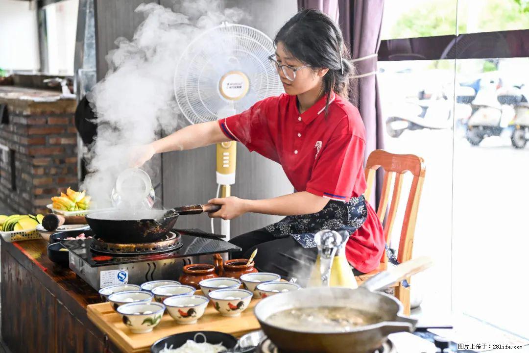 全网追的“扁担女孩”，找了一份暑假工，时薪12元 - 庆阳生活资讯 - 庆阳28生活网 qingyang.28life.com